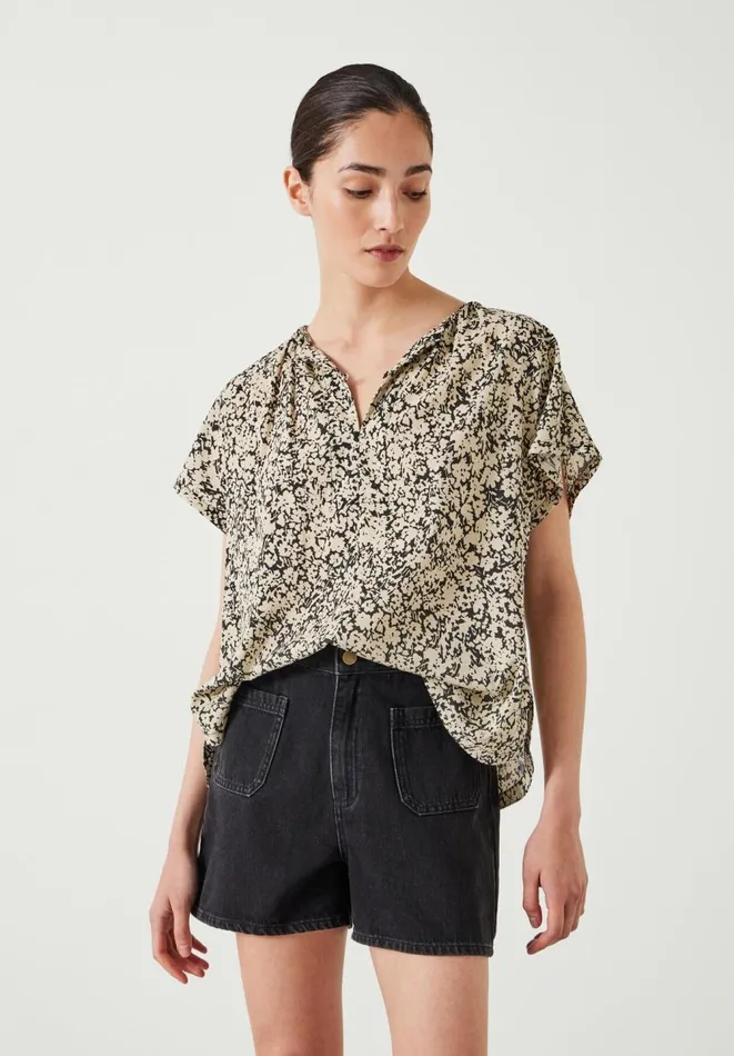 Hush Shirts and Blouses Women Taz Short Sleeve Blouse Silhouette Floral Neutral