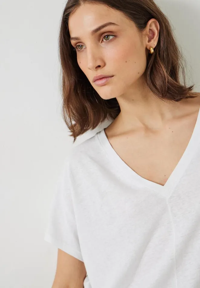 Hush Tops and Tshirts Women Danny Linen VNeck TShirt White Hush Tops and Tshirts Women Danny Linen VNeck TShirt White