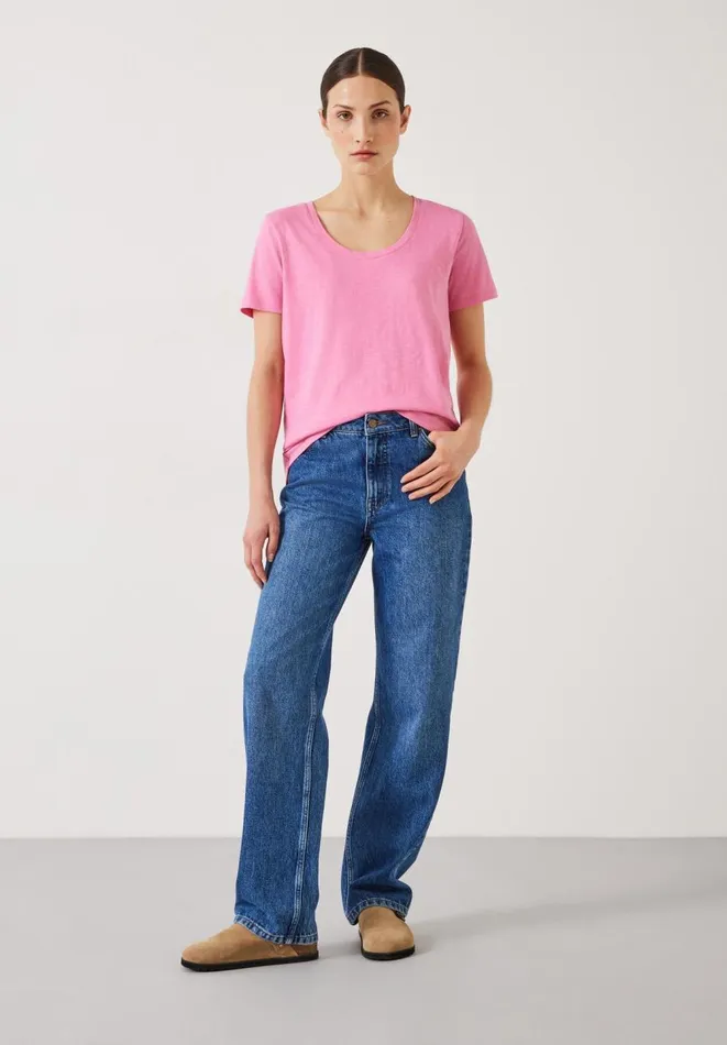 Hush Tops and Tshirts Women Hari Scoop Neck Cotton Slub TShirt Strawberry Pink Hush Tops and Tshirts Women Hari Scoop Neck Cotton Slub TShirt Strawberry Pink