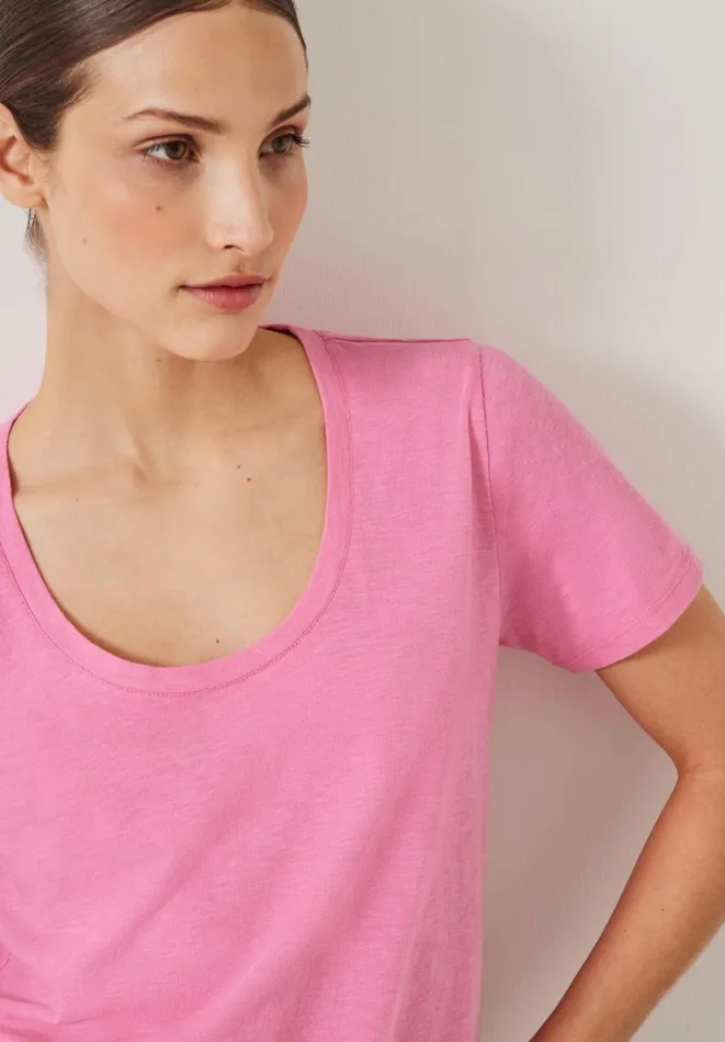 Hush Tops and Tshirts Women Hari Scoop Neck Cotton Slub TShirt Strawberry Pink Hush Tops and Tshirts Women Hari Scoop Neck Cotton Slub TShirt Strawberry Pink