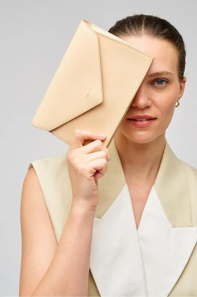 Oroton Clutches Women Mia Texture Clutch Honey Nougat