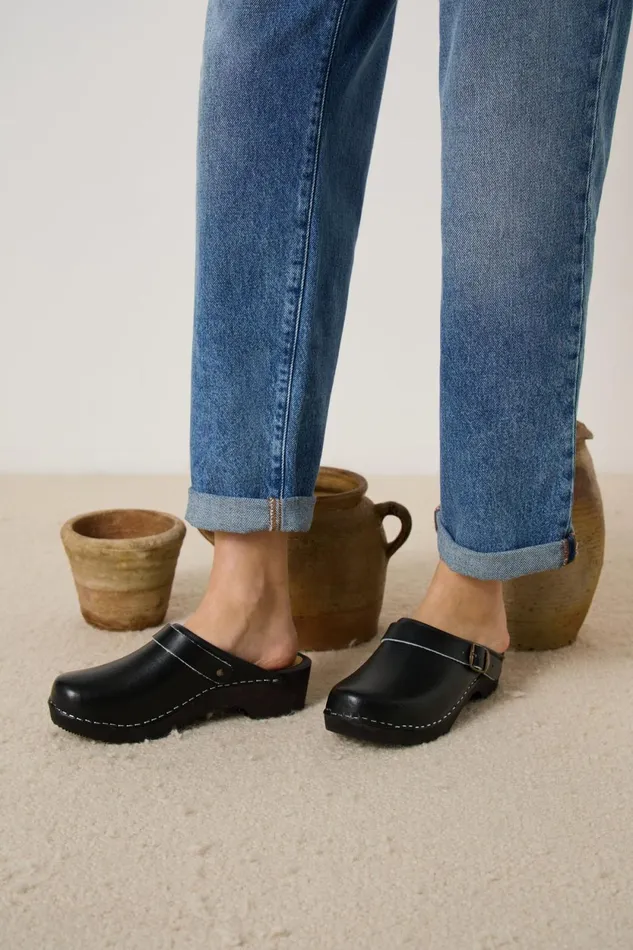 Shoes Women Leon and Harper Balsta P23 Clogs Black