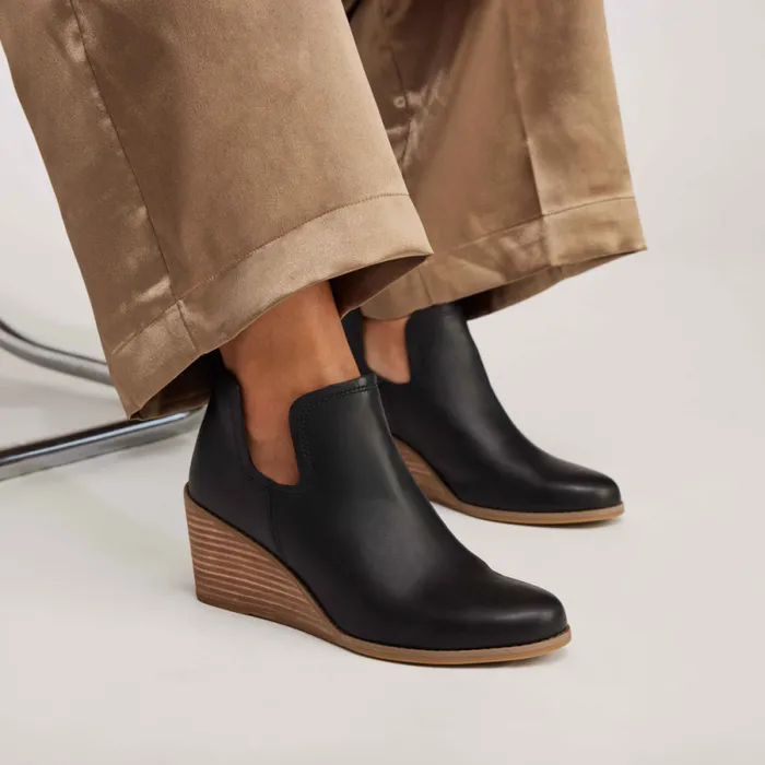 Toms Boots and Booties Kallie Wedge Boot Leather Black 8211 Women Toms Boots and Booties Kallie Wedge Boot Leather Black 8211 Women
