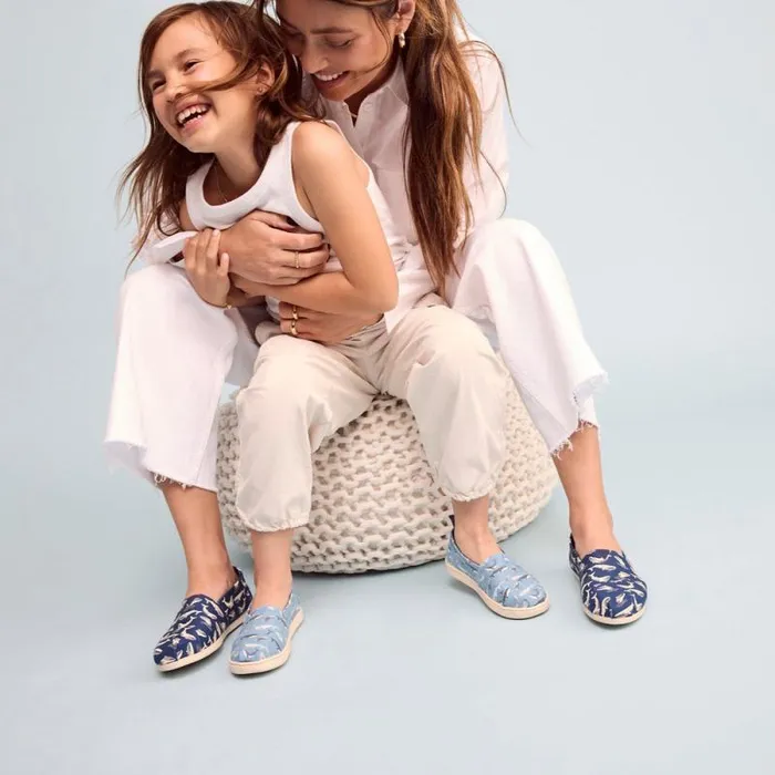 Toms TOMS Classics Alpargata Toddler Shoe Blue Glow In The Dark Whales 8211 KidsWomen