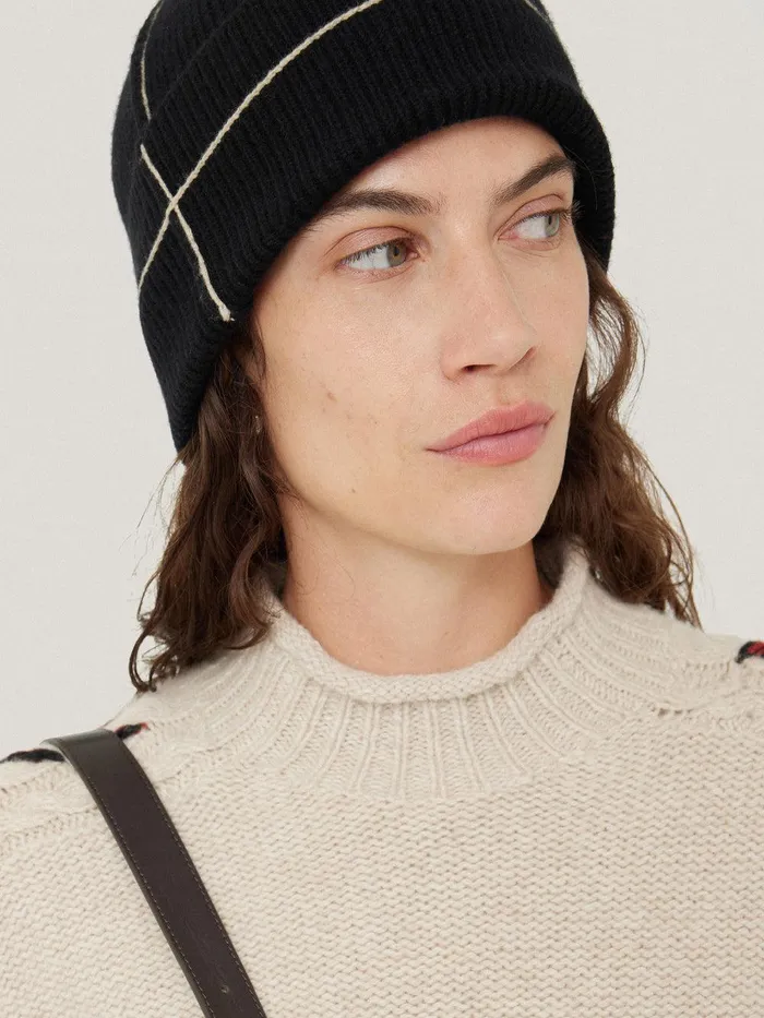 Women Contrast Stitch Beanie Black Jigsaw Hats and Gloves