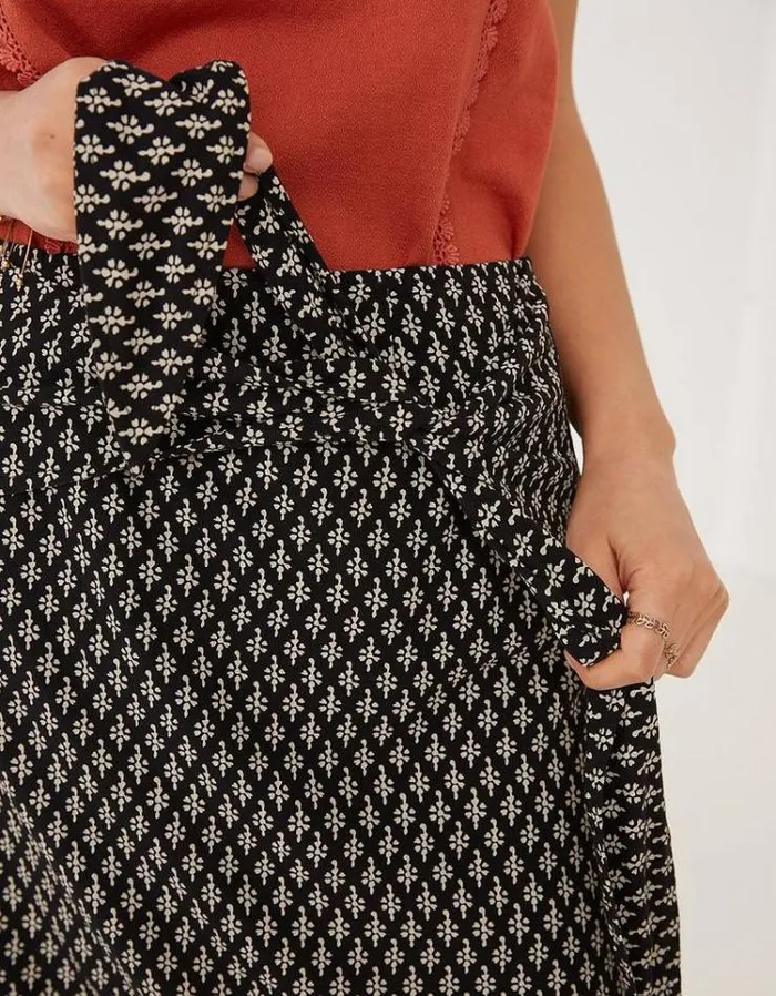 Women FatFace Women039s Sale Mia Mini Spirit Geo Print Skirt Black