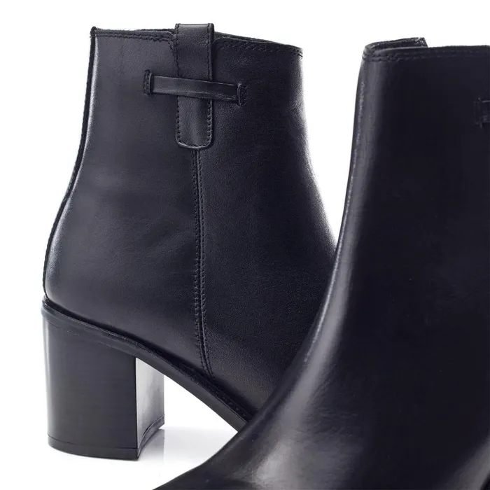 Women Moda In Pelle Heeled And Wedge Boots Bsoleful BHermoine Black Leather
