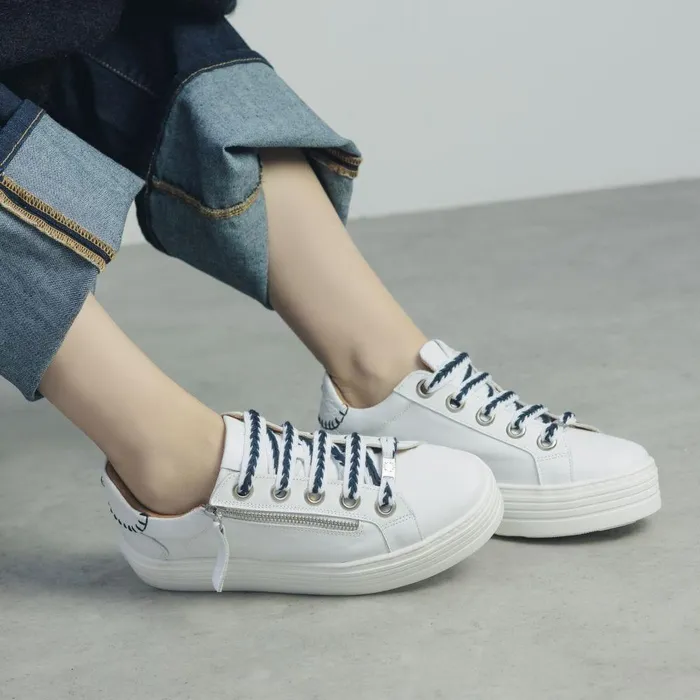 Women Moda In Pelle White Trainers Beaman WhiteNavy Leather