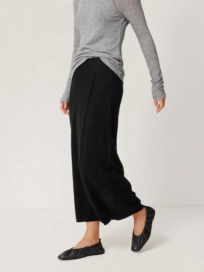 Women Soft Gauzy Knit Skirt Black Jigsaw Skirts
