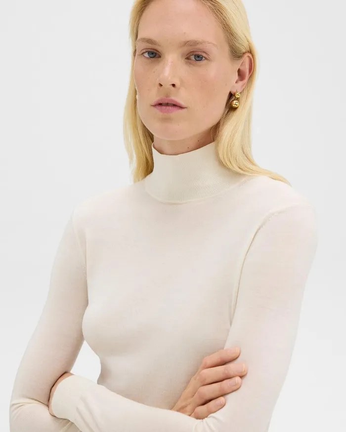 Women Theory Sweaters Cardigans Turtleneck Sweater In Regal Wool New Ivory