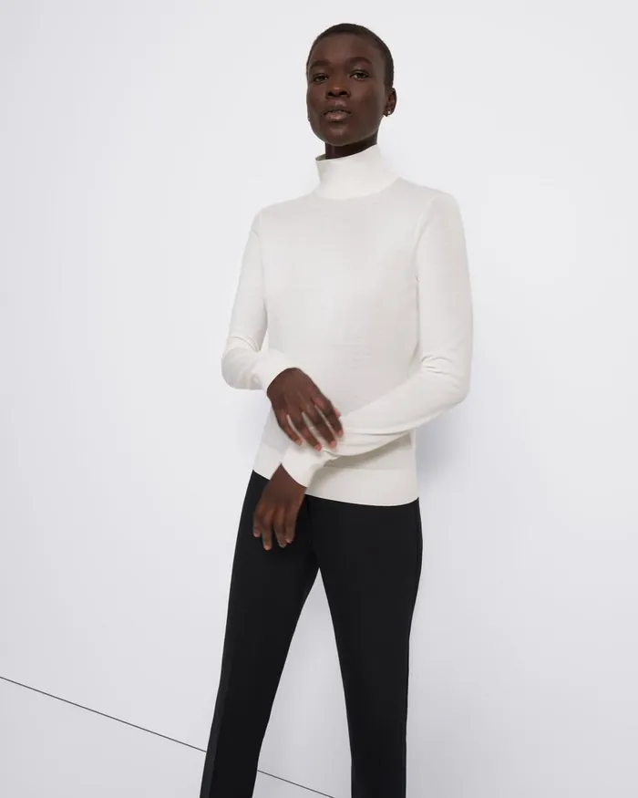 Women Theory Sweaters Cardigans Turtleneck Sweater In Regal Wool New Ivory